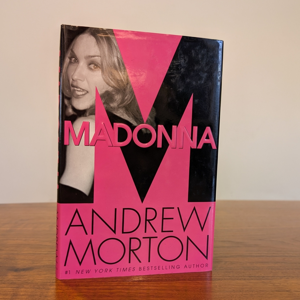 📚 Author Signed Hardcover Book 'Madonna' by Andrew Morton - 2001